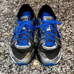 Brooks GTS 17 Ladies Running Shoes. Size 8 Wide
